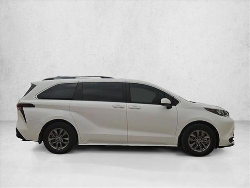 Ice Cap 2024 Toyota Sienna LE