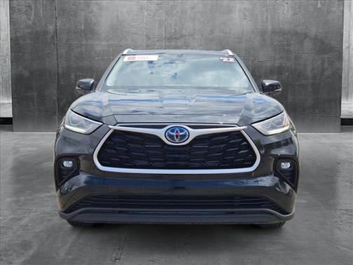 2022 Toyota Highlander Hybrid XLE