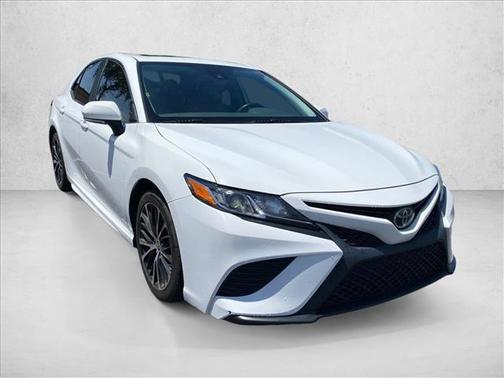 Super White 2020 Toyota Camry SE