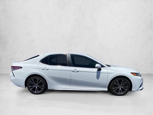 Super White 2020 Toyota Camry SE