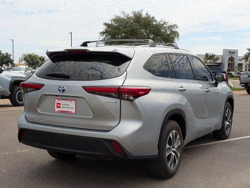 2022 Toyota Highlander Hybrid XLE