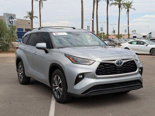 2022 Toyota Highlander Hybrid XLE