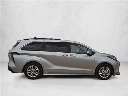 Celestial Silver Metallic 2023 Toyota Sienna XLE