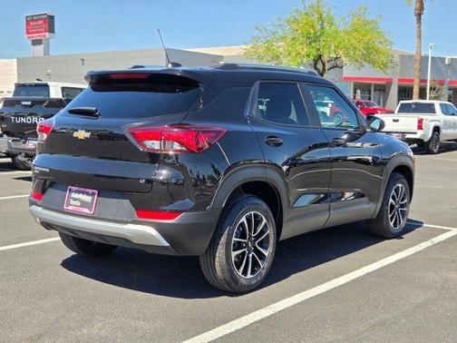 Mosaic Black Metallic 2025 Chevrolet Trailblazer LT