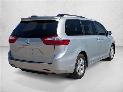 2019 Toyota Sienna LE