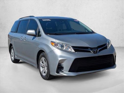 2019 Toyota Sienna LE