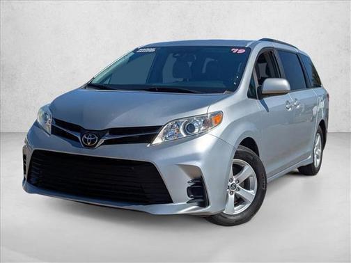 2019 Toyota Sienna LE