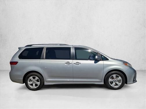 2019 Toyota Sienna LE