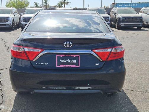 Midnight Black Metallic 2017 Toyota Camry SE