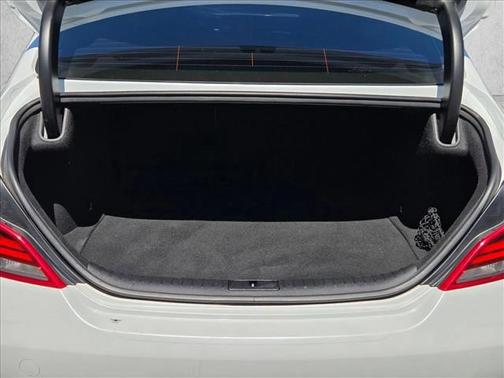 Uyuni White 2020 Genesis G70 2.0T RWD