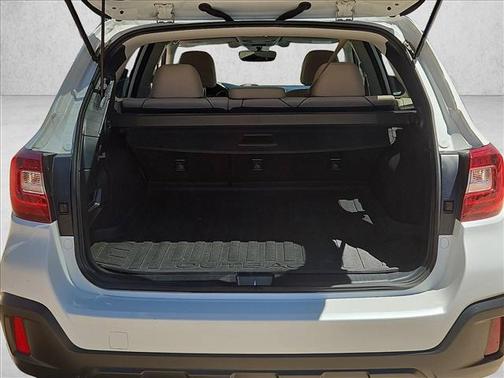 Crystal White Pearl 2018 Subaru Outback 2.5i Premium