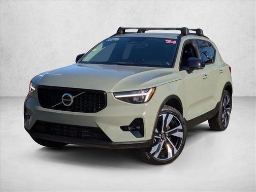 2024 Volvo XC40 B5 Ultimate Dark Theme