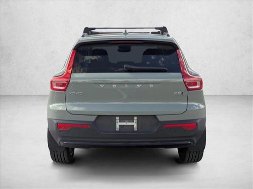 2024 Volvo XC40 B5 Ultimate Dark Theme