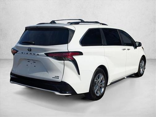 2023 Toyota Sienna XSE 7 Passenger