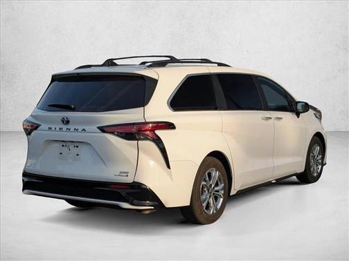 2023 Toyota Sienna XSE 7 Passenger