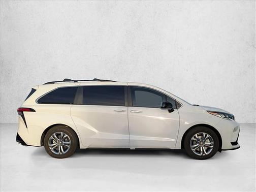 2023 Toyota Sienna XSE 7 Passenger