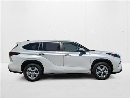 2025 Toyota Highlander LE
