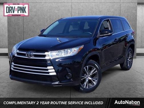 Photo 1 of 24 of 2019 Toyota Highlander LE