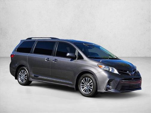2020 Toyota Sienna XLE