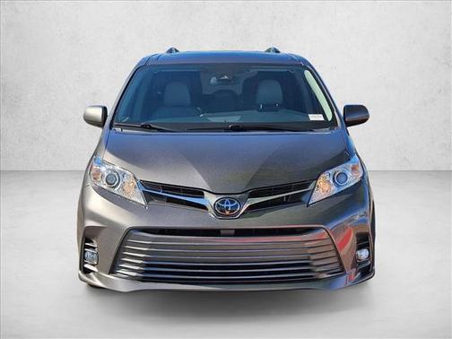 2020 Toyota Sienna XLE