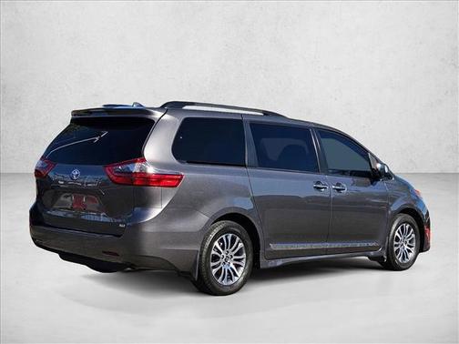 2020 Toyota Sienna XLE