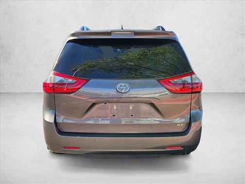 2020 Toyota Sienna XLE