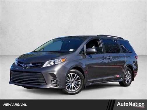 2020 Toyota Sienna XLE