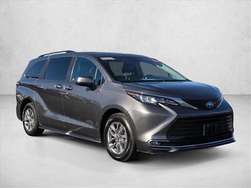 2023 Toyota Sienna XLE