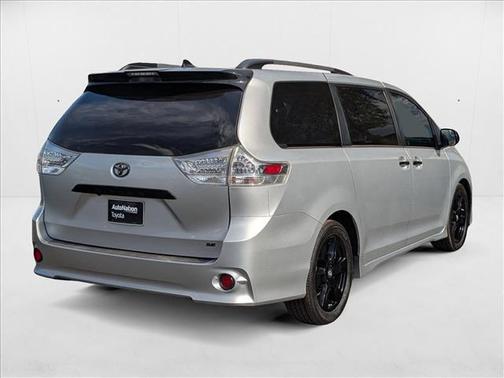 2020 Toyota Sienna SE