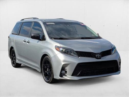 2020 Toyota Sienna SE