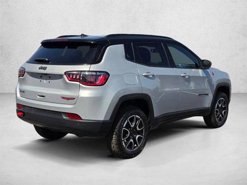 Silver Zynith Metallic Clearcoat 2024 Jeep Compass Trailhawk
