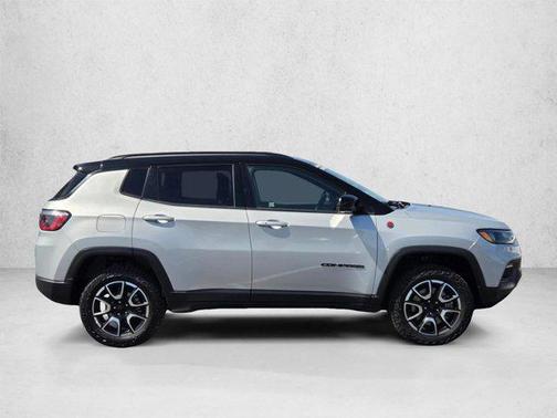 Silver Zynith Metallic Clearcoat 2024 Jeep Compass Trailhawk
