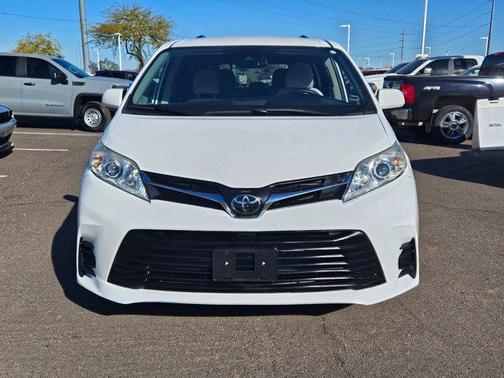 2020 Toyota Sienna LE