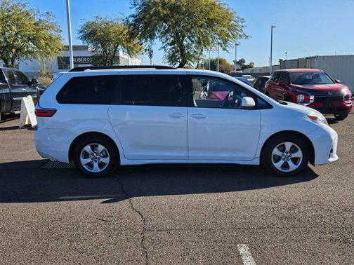 2020 Toyota Sienna LE