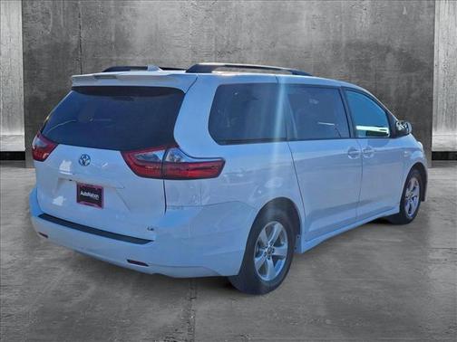 2020 Toyota Sienna LE