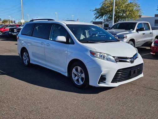 2020 Toyota Sienna LE