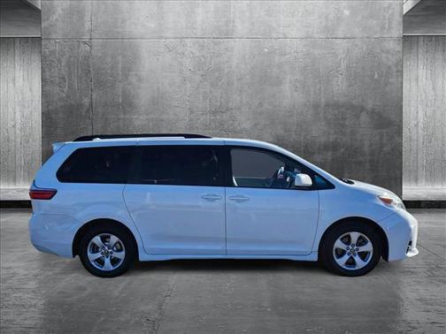 2020 Toyota Sienna LE