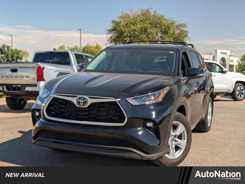 2023 Toyota Highlander LE