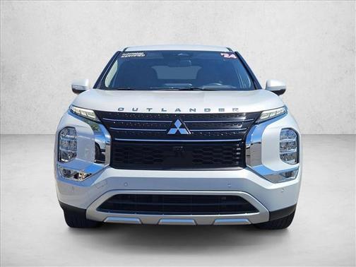 White Diamond 2024 Mitsubishi Outlander SE