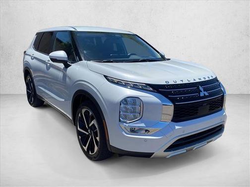 White Diamond 2024 Mitsubishi Outlander SE