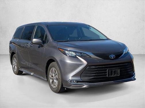 2023 Toyota Sienna XLE 7 Passenger