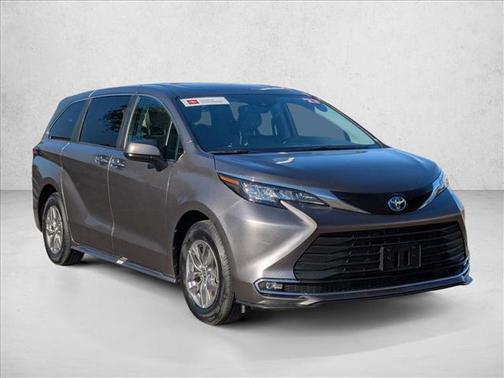 2023 Toyota Sienna XLE