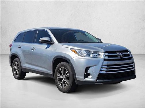 Celestial Silver Metallic 2019 Toyota Highlander LE I4