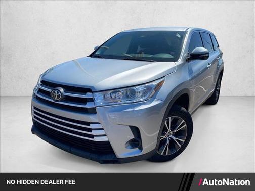 Celestial Silver Metallic 2019 Toyota Highlander LE I4
