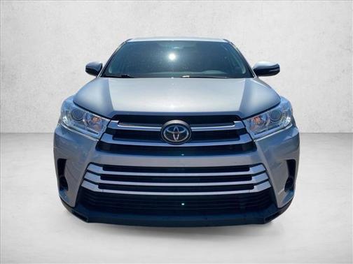 Celestial Silver Metallic 2019 Toyota Highlander LE I4
