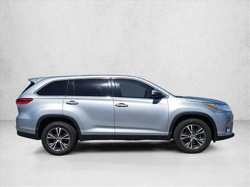 Celestial Silver Metallic 2019 Toyota Highlander LE I4