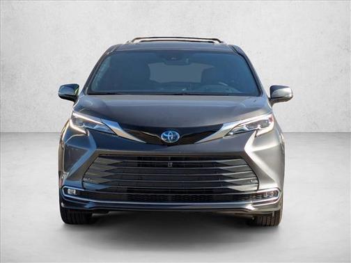 2025 Toyota Sienna Platinum