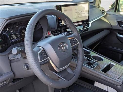 2025 Toyota Sienna Platinum