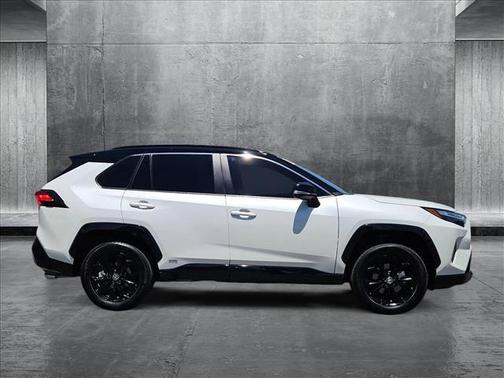 2022 Toyota RAV4 Hybrid SE