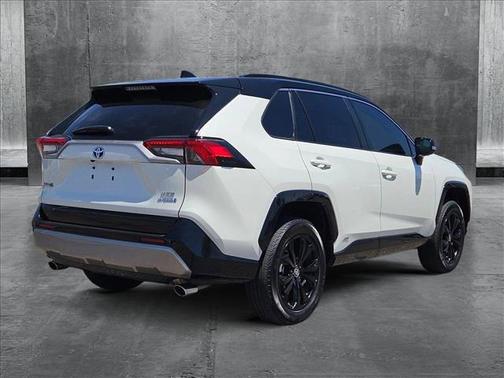 2022 Toyota RAV4 Hybrid SE